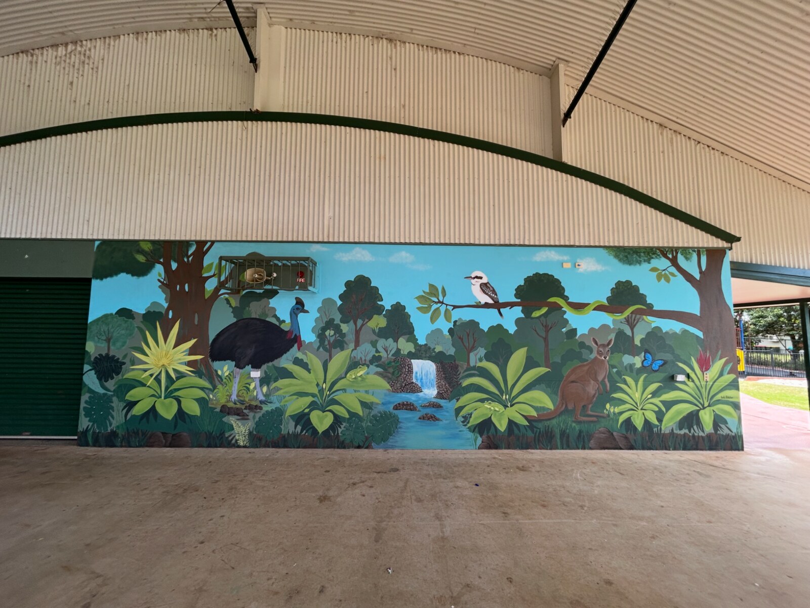 Large Australian wildlife mural painted by CreaTink Arts in Queensland